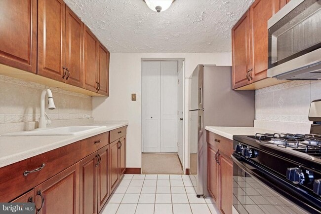 Building Photo - 304 Drummers Ln