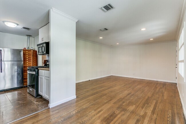 Building Photo - BOUTIQUE ALAMO HEIGHTS 1-BEDROOM APARTMENT