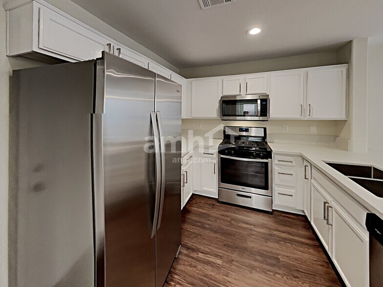 Building Photo - 9438 Havasu Canyon Ave