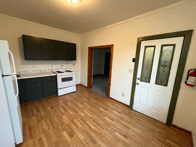 Building Photo - 5 S 63rd Ave W