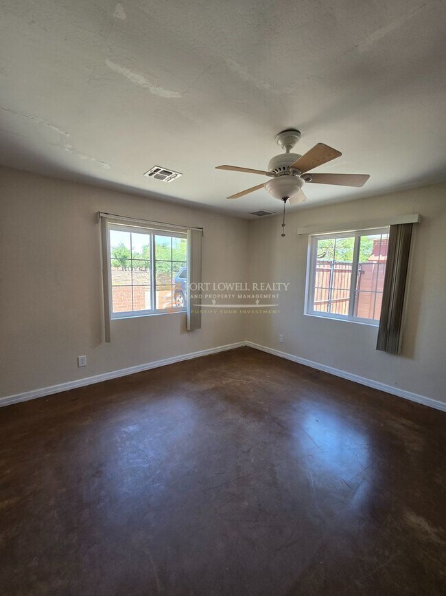 Building Photo - Vintage 3 Bedroom, 2 Bath Home with all the Modern Conveniences!