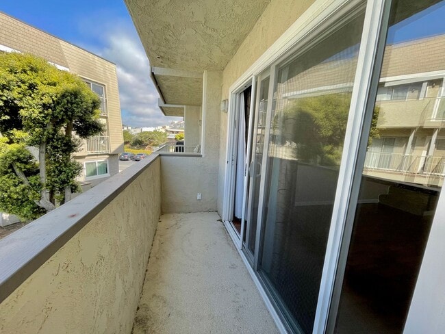 Building Photo - Surfside I | 2 Bedroom + 1.5 Bathroom with...