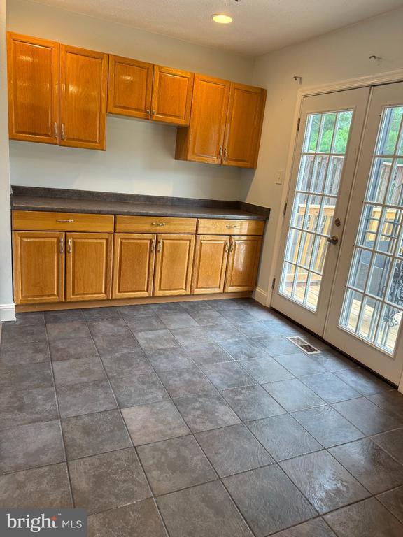 Building Photo - 7431 Shady Glen Terrace