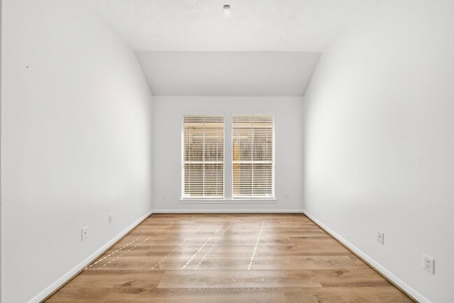 Building Photo - 3402 Plymouth Pointe Ln