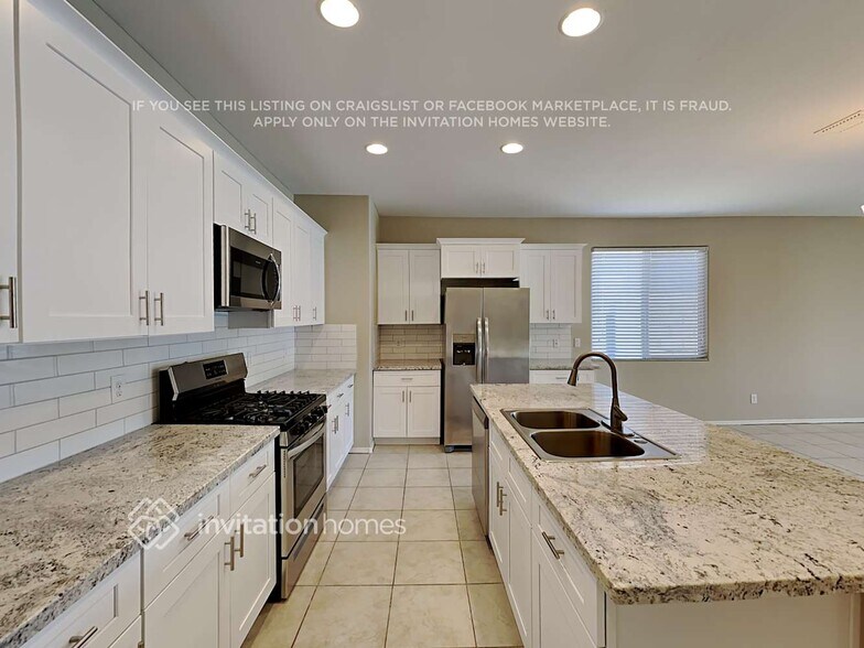 Building Photo - 41419 W Crane Dr