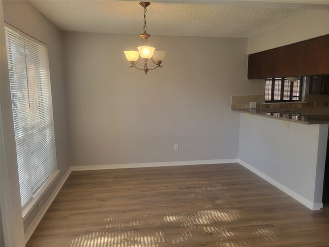 Building Photo - 3046 Mosby Dr