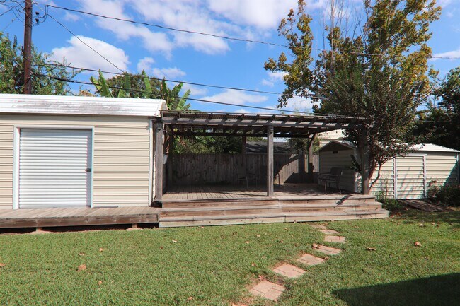 Building Photo - 3107 Moor Dr