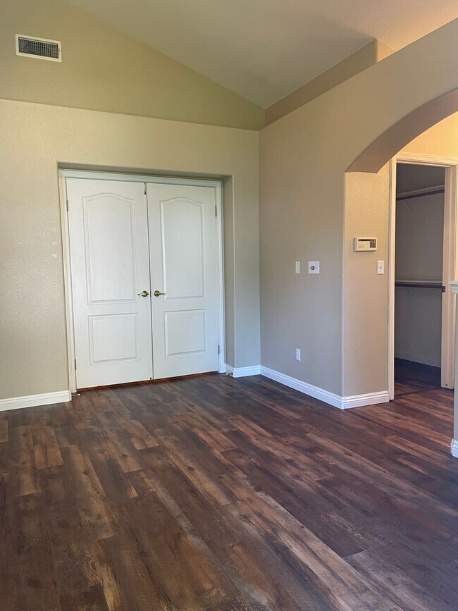Building Photo - Wonderful home located in the Dominion Com...