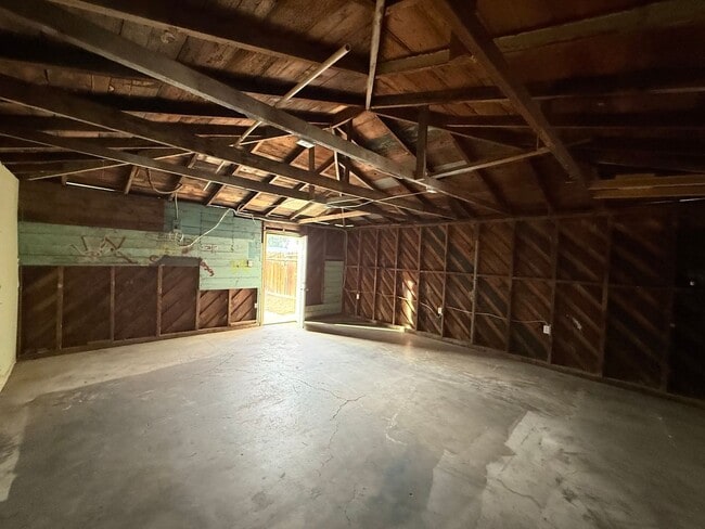 Building Photo - 606 Pierce St