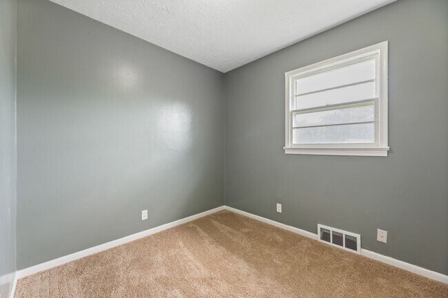 Building Photo - 4655 Curtis Ave