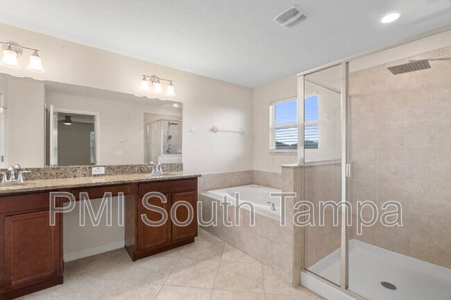 Building Photo - 13740 Newport Shores Dr