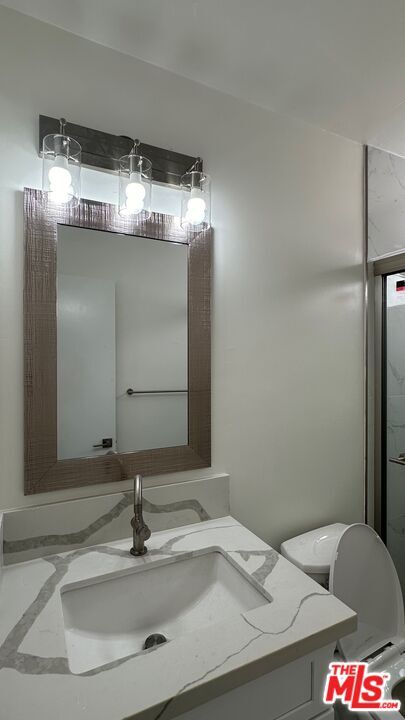 Building Photo - 517 S Kenmore Ave