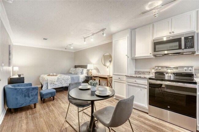 Building Photo - 136 River Walk