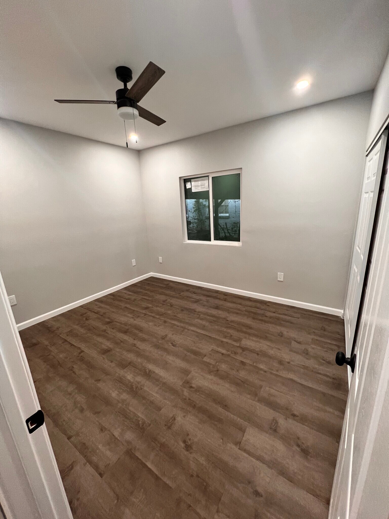 Building Photo - 1752 W 82nd St