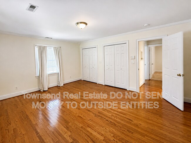 Building Photo - 342 Devane St