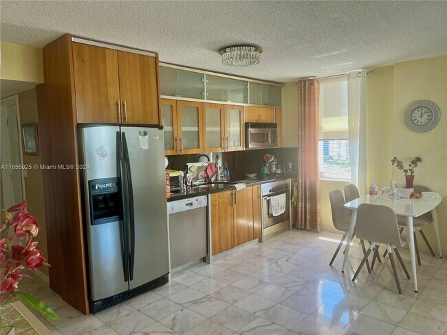 Building Photo - 1865 S Ocean Dr