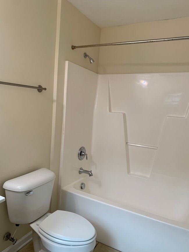 Building Photo - $500 OFF 1ST MONTHS RENT! Lawncare INCLUDED! 3 Bedroom, 2 Bath House