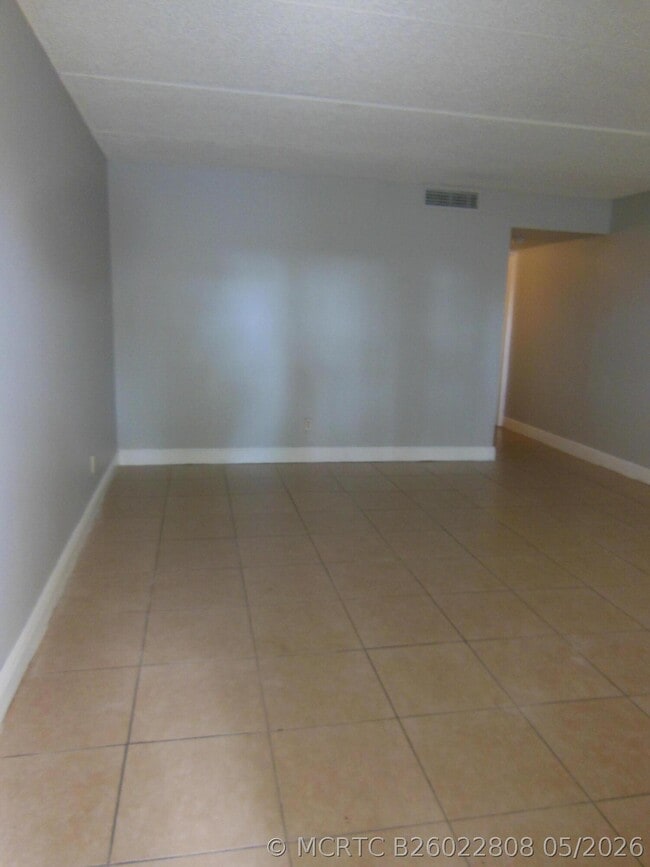 Building Photo - 103 Meadows Cir