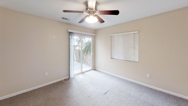 Building Photo - 6BD/3BA on College Ave!