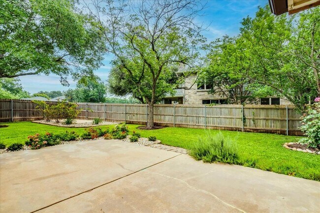 Building Photo - 16517 Spotted Eagle Dr