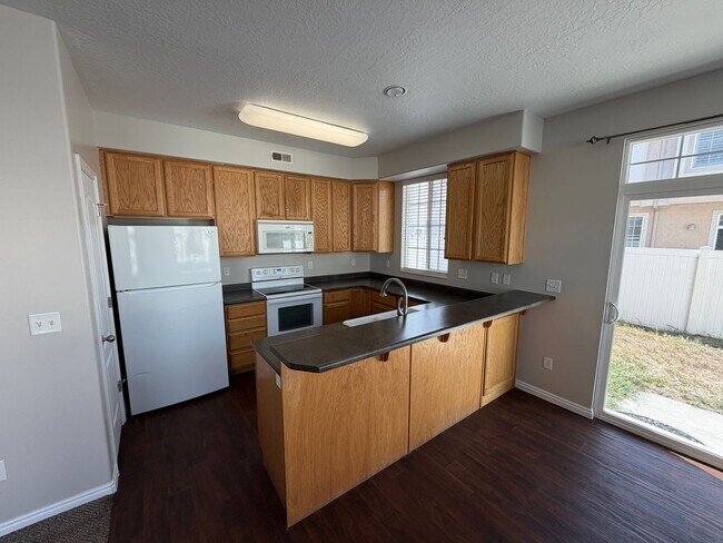 Building Photo - 977 Chelsea Ln