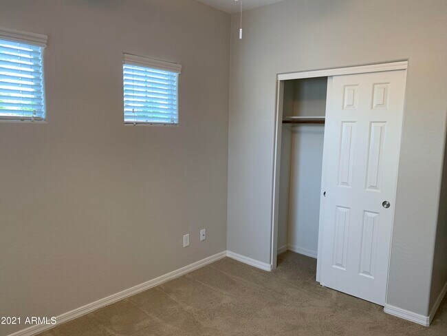 Building Photo - 41599 N Willow Ct