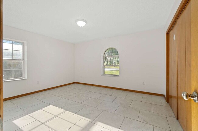 Building Photo - Spacious 3-bed/2-bath Home for Rent in Sil...