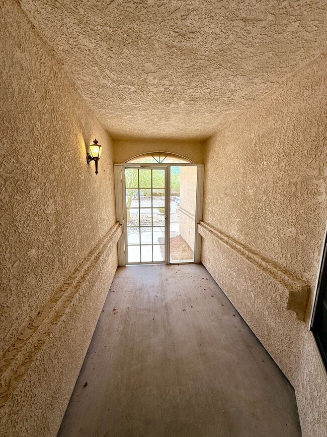 Building Photo - Charming 2 Bed, 2 Bath Home with Open Floo...