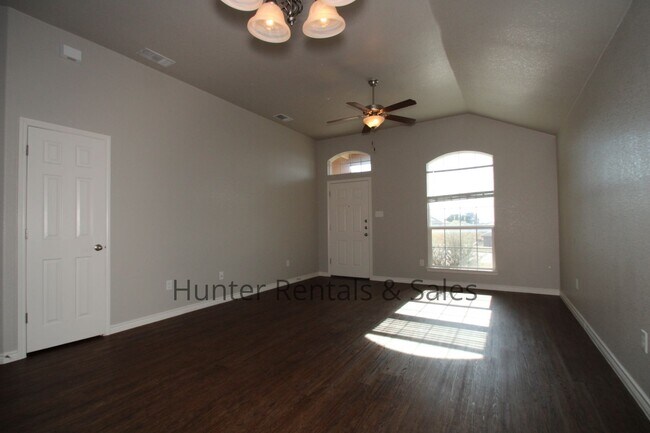 Building Photo - Luxury Duplex Close to Texas A&M-Central Texas
