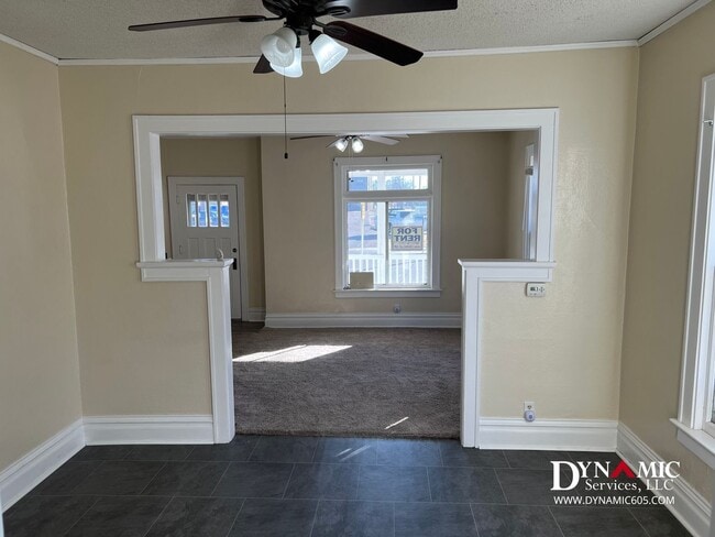 Building Photo - Remodeled 3 Bed / 1 Bath Remodeled Queen Anne Duplex – Downtown Sioux Falls