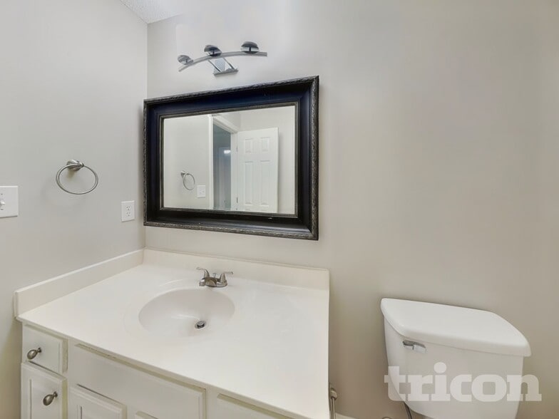 Building Photo - 967 Ashland Ave