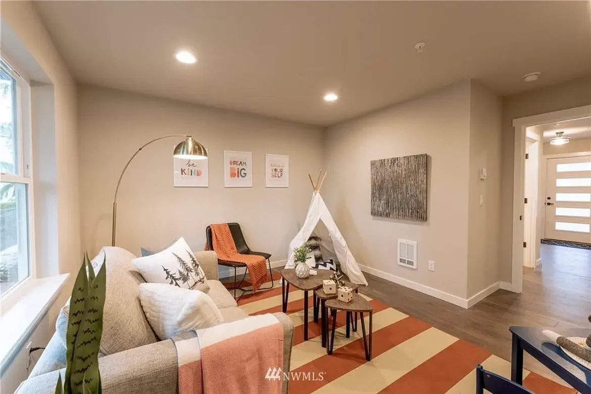 Building Photo - 11031 14th Pl SE