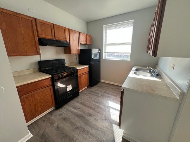 Building Photo - 2047 E 68th St