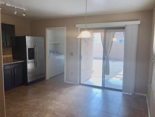Building Photo - 3-bedroom, 2-bath on oversized lot