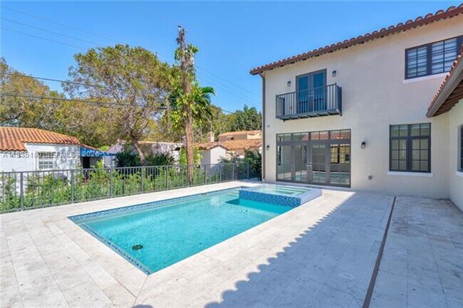 Building Photo - 519 Alhambra Cir