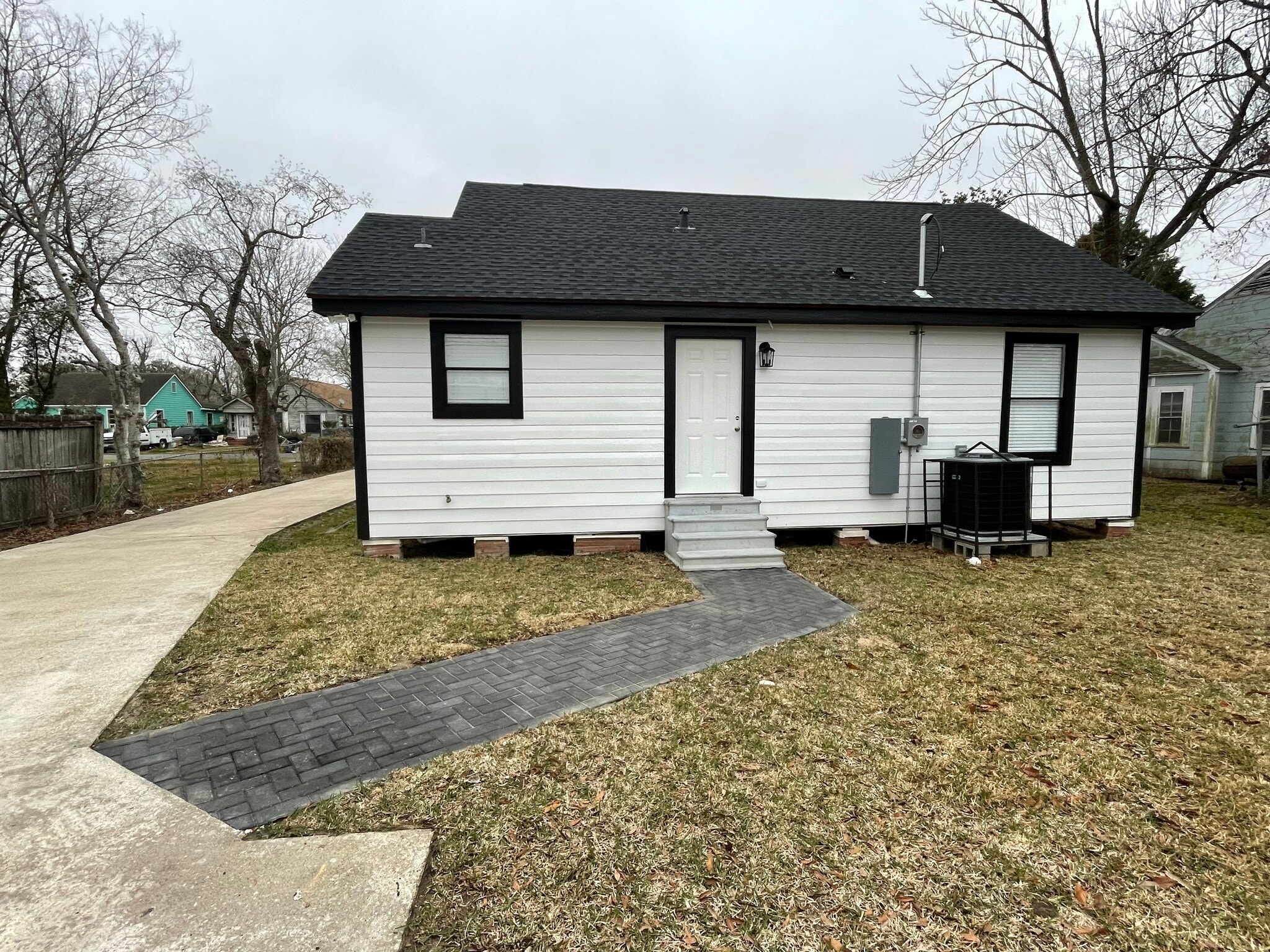 Building Photo - 2478 San Jacinto St