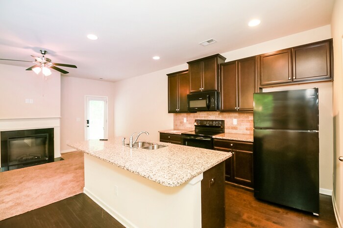 Building Photo - 385 Lossie Ln