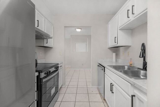 Building Photo - Freshly Updated Gulf Breeze Gem with New Appliances!