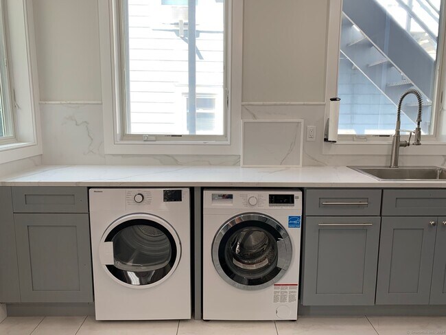 Building Photo - 35 Seaview Ave