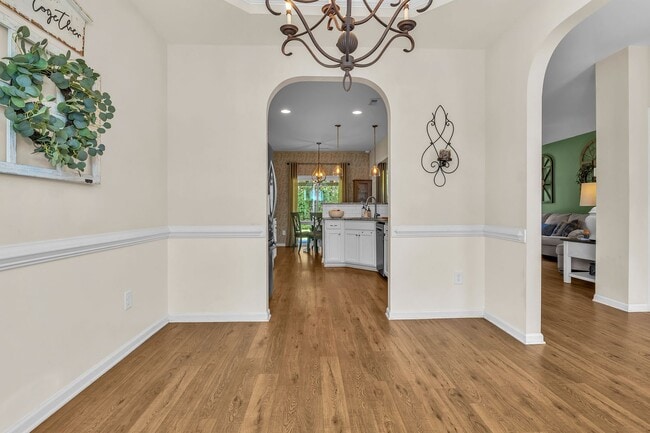Building Photo - 4 bedroom 2.5 bathroom home close to beaches, shopping, and Marine Corps Bases.