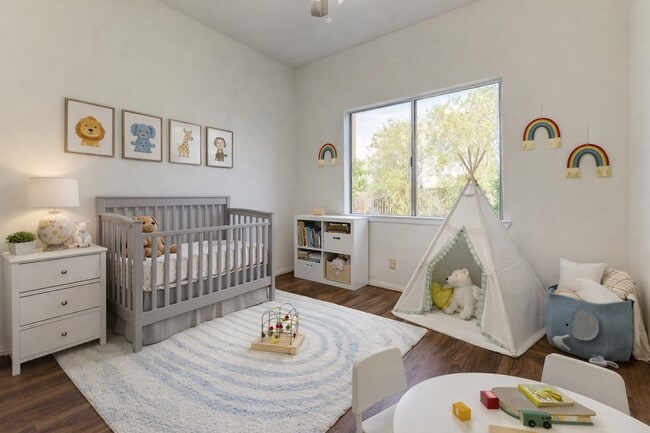 Building Photo - 308 N Ranch House Rd