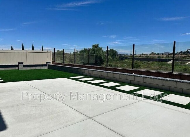 Building Photo - 30460 Arroyo Spgs St