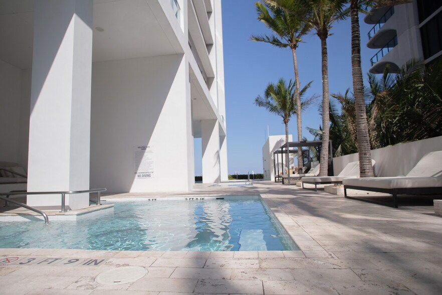 Building Photo - 1040 Biscayne Blvd