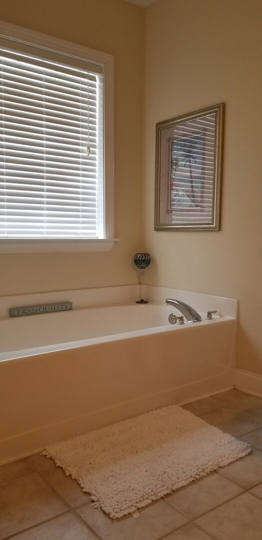 Building Photo - Beautiful Town-home in much sought after S...