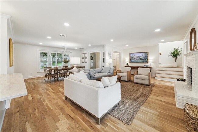 Building Photo - 13035 Pebblebrook Dr
