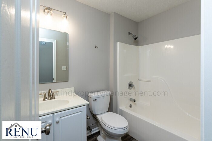 Building Photo - 2710 Lucas Dr