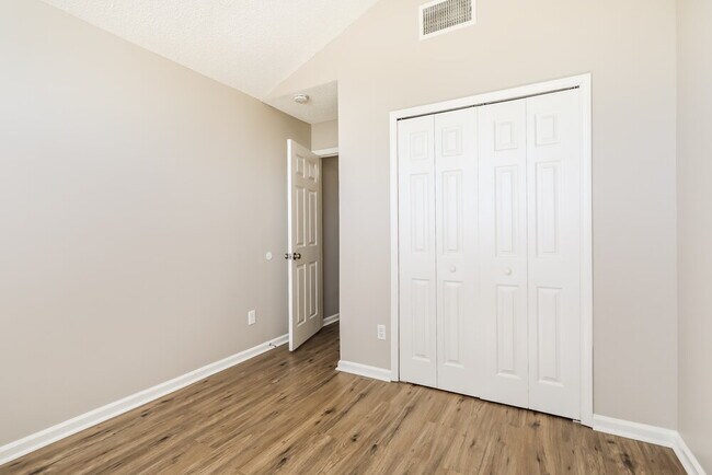 Building Photo - 12271 Cobblefield Cir N