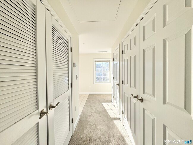 Building Photo - 36 Fairgate Dr