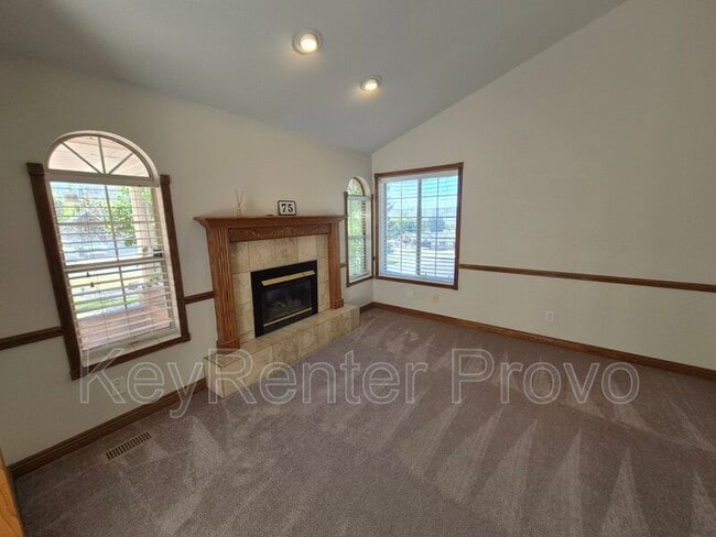 Building Photo - 75 S Astor Ln