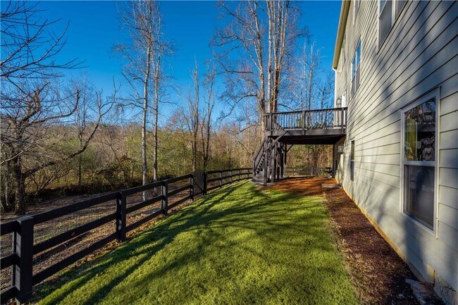 Building Photo - 5875 Chestnut Dr